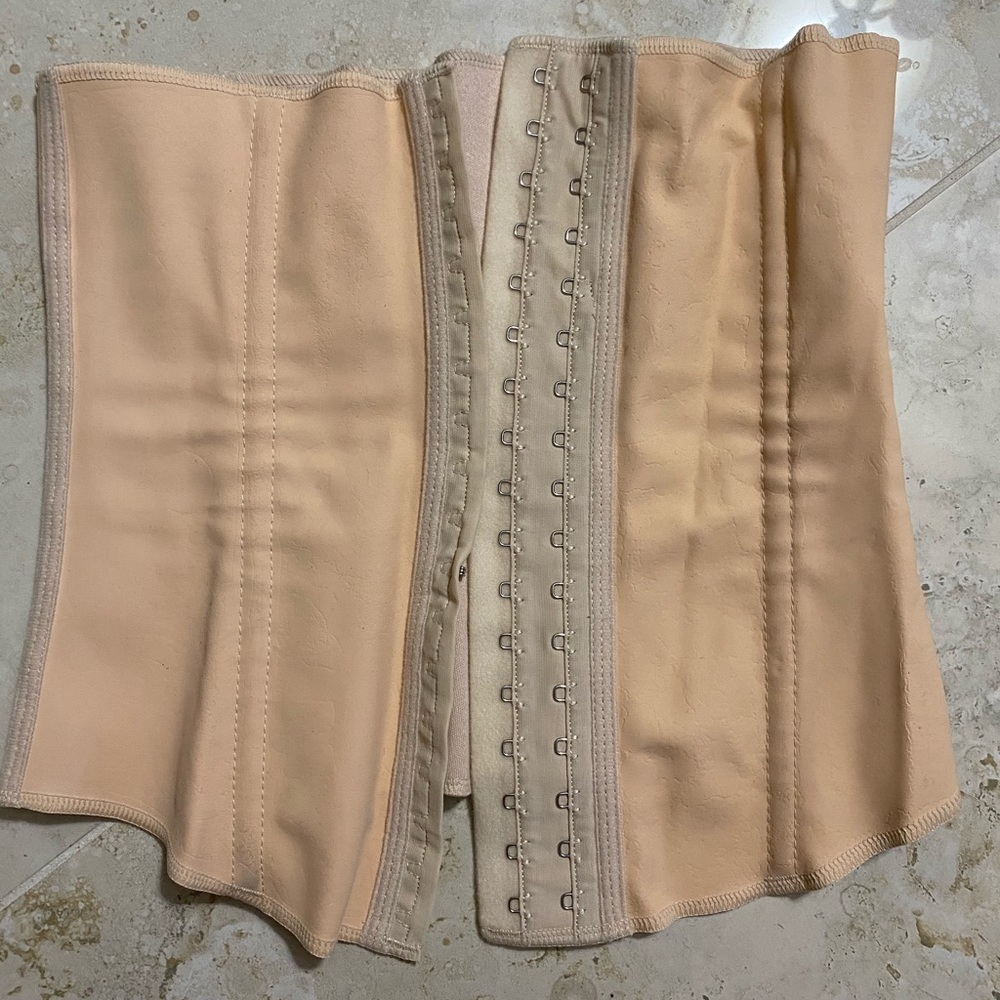 Waist trainer, corset, squeem , waist cincher